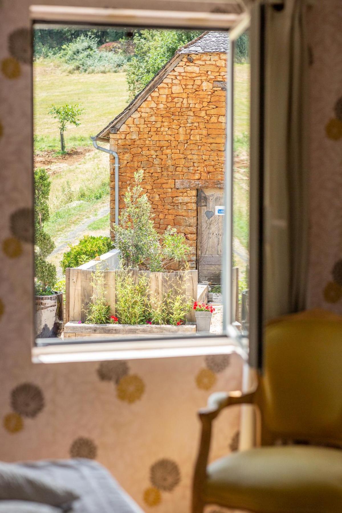 Maison D'Hotes La Maison De Leopold Terrasson Eksteriør bilde